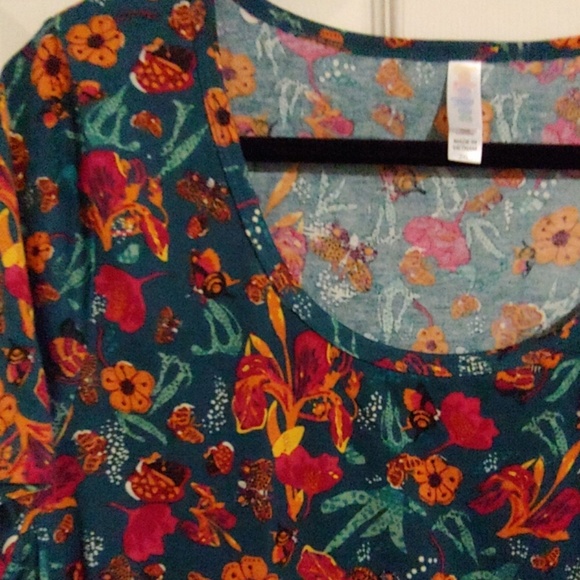 LuLaRoe Tops - LuLaRoe 2xl Classic T